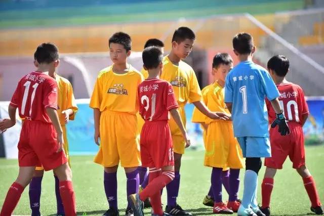 中国首场FIS室内滑雪赛事在深圳·前海冰雪世界启幕